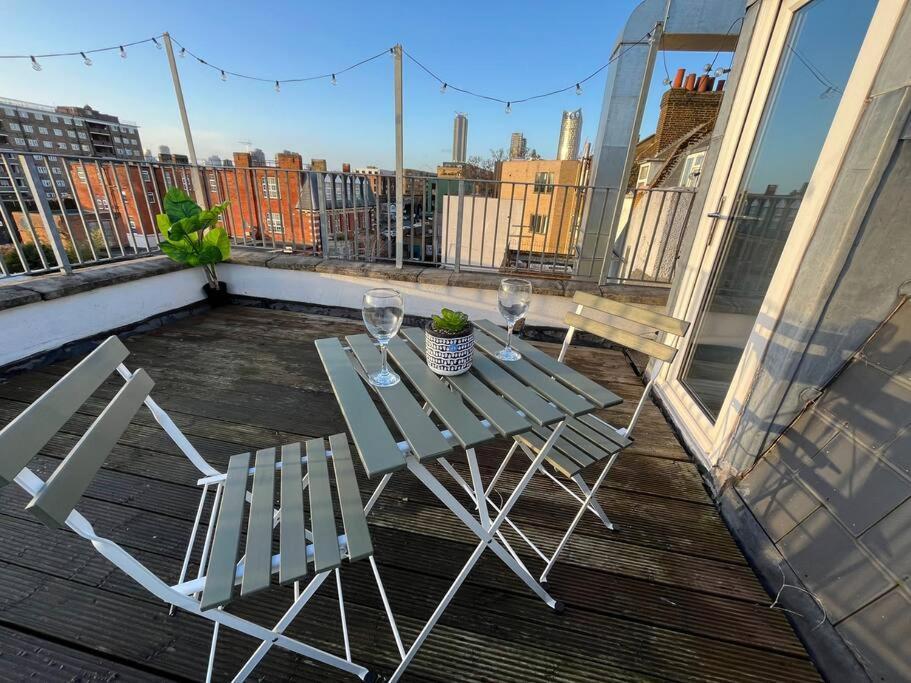 Modern With Stylish Terrace - Your London Oasis! Kültér fotó