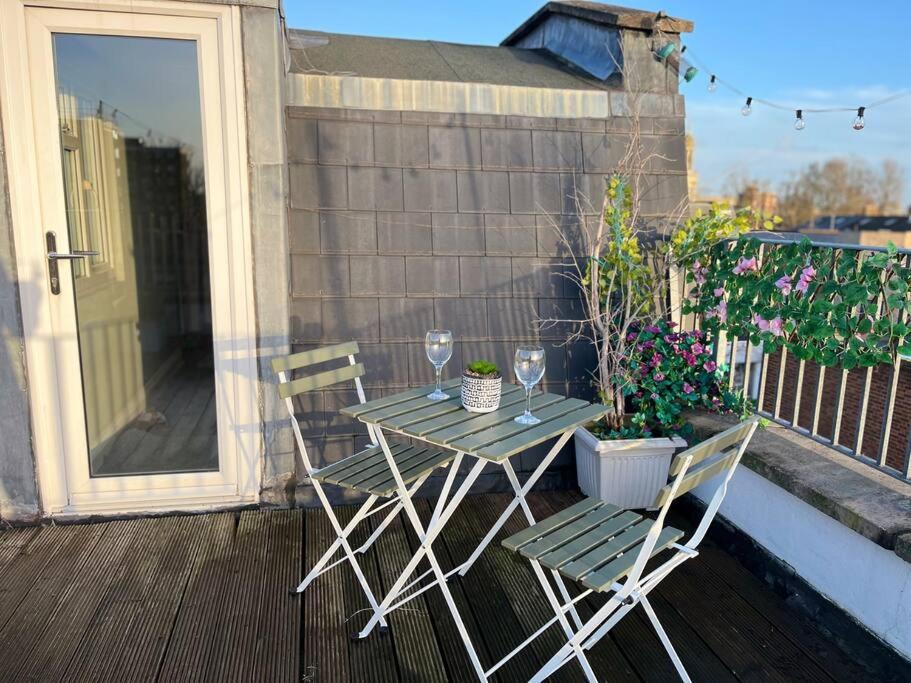Modern With Stylish Terrace - Your London Oasis! Kültér fotó
