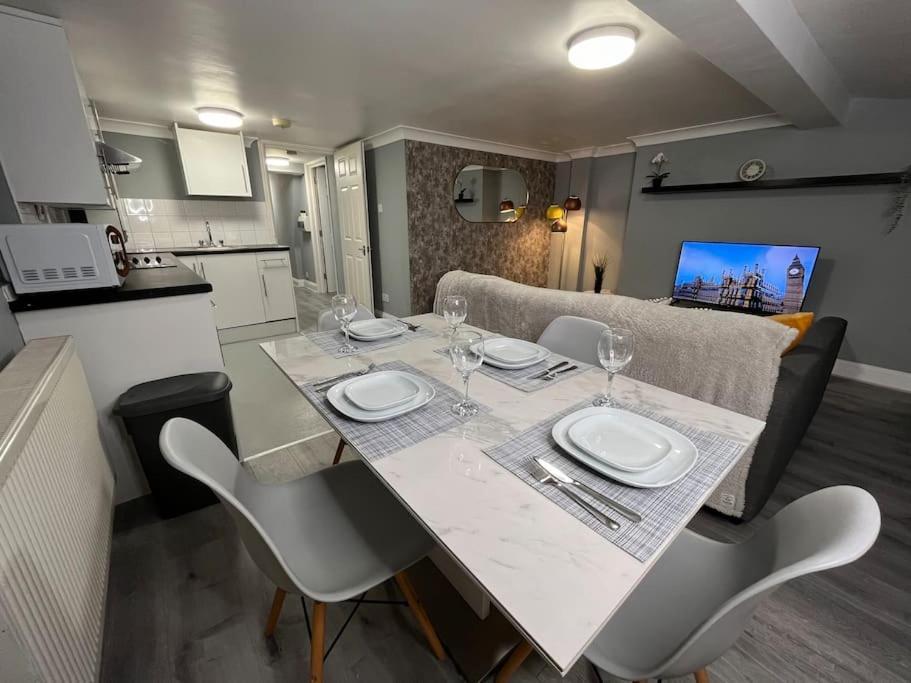 Modern With Stylish Terrace - Your London Oasis! Kültér fotó